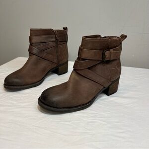 Tara M Gwen brown genuine leather side zip boots size 8